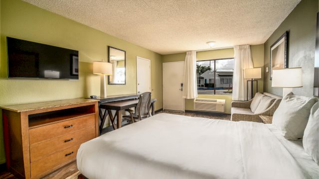 The Buena Park Hotel & Suites — photo 5
