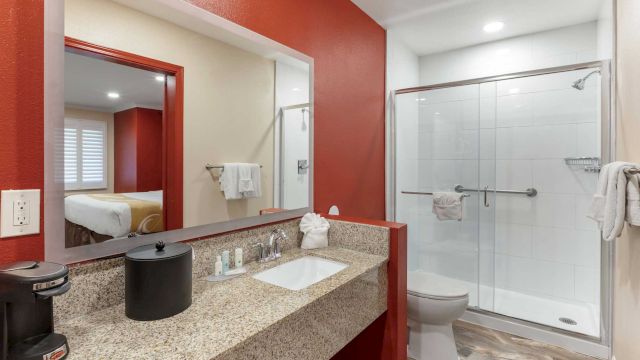 The Buena Park Hotel & Suites — photo 9 of 60