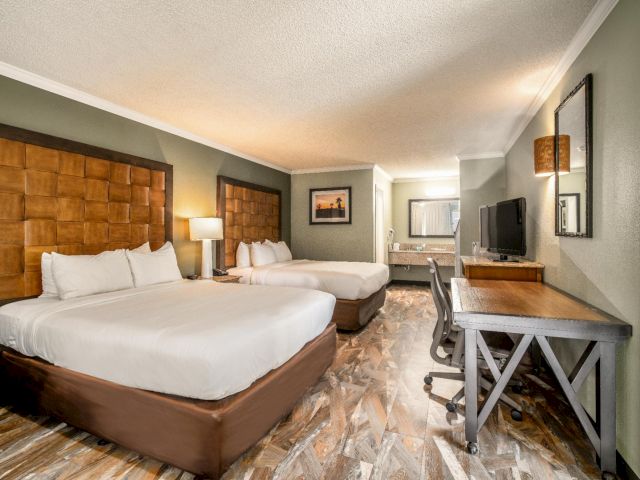 The Buena Park Hotel & Suites — photo 55 of 60